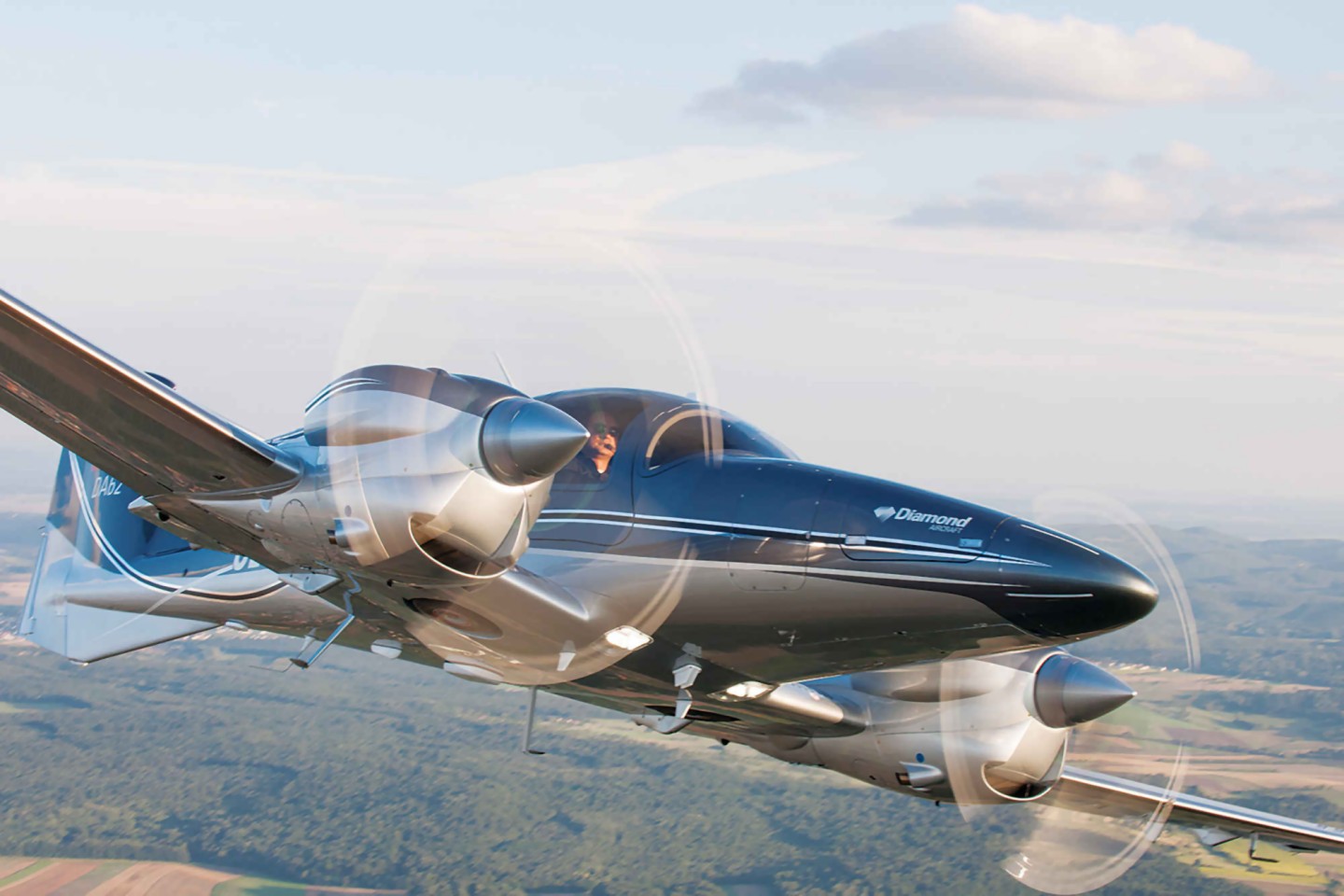 360 VR Virtual Tours of the Diamond Aircraft D62